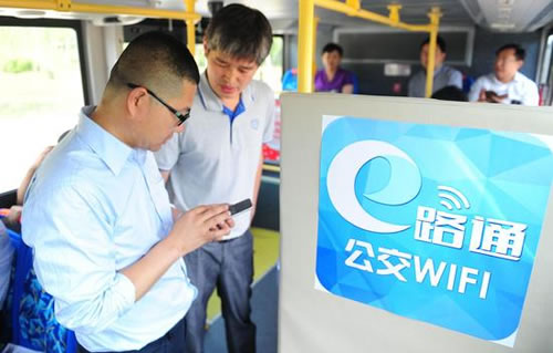 乘車體驗(yàn)者登陸客戶端連接公交WiFi